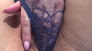 Jej cipka potrzebuje członkowskiego wewnątrz. Zbliżenie