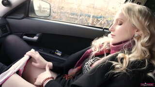 Студенті қатты кричит, қашан cums кейін мастурбация өз киски.