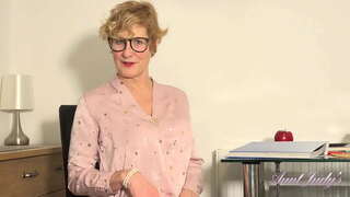 Busty 56yr-vetus Doctor Ms. Molly fit off in Caligis & Pallio Busty 56yr-vetus Doctor Ms. Molly fit off in Caligis & Pallio