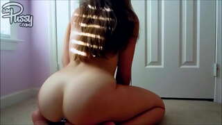 ���ृत्रिम लंड झवणे वर कार्पेट घरी