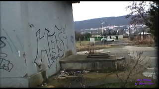 Dekle je zelo pohoten in želi, da vraga, takoj, tudi na ulici